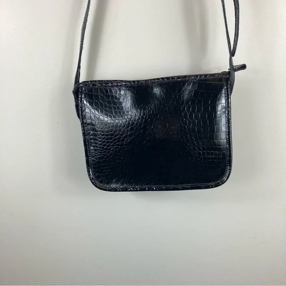 Medallion Genuine Leather Crossbody Purse - Picture 13 of 13